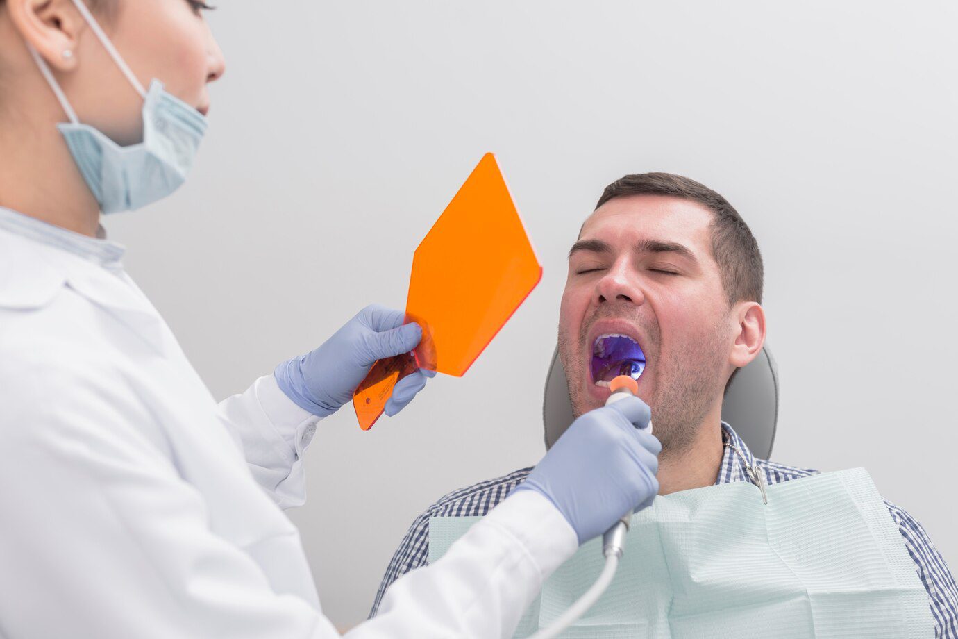 آیا جرم گیری دندان باعث سفیدی دندان می شود؟