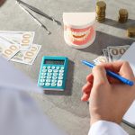چرا هزینه های دندانپزشکی گران است؟